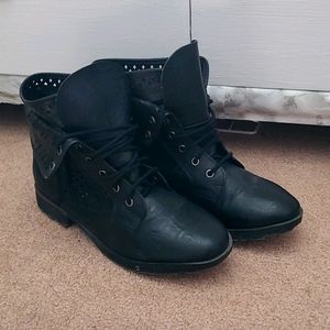 Ladies leather short boots